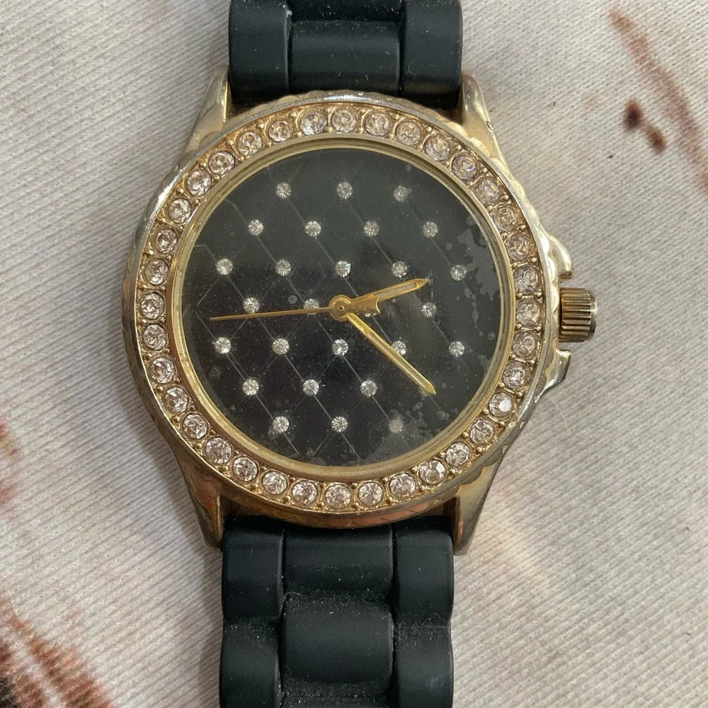 BLACK SILICONE‎ POLKA DOT FASHION WATCH